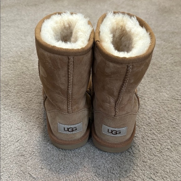 UGG Classic Tan Boots with Shearling Lining - Picture 2 of 9